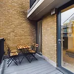 Pass The Keys Stylish 4-Bed3-Bath In Shoreditch